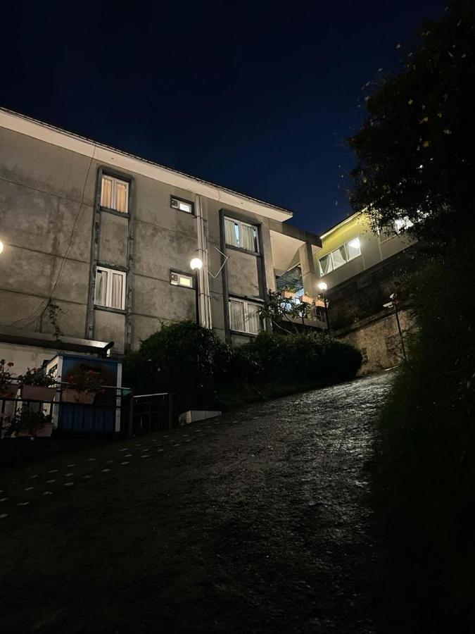 Cherry Blossom Homestay Kodaikanal Exteriör bild